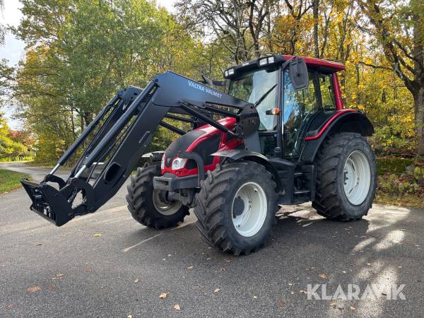 Traktor Valtra N93 med frontlastare