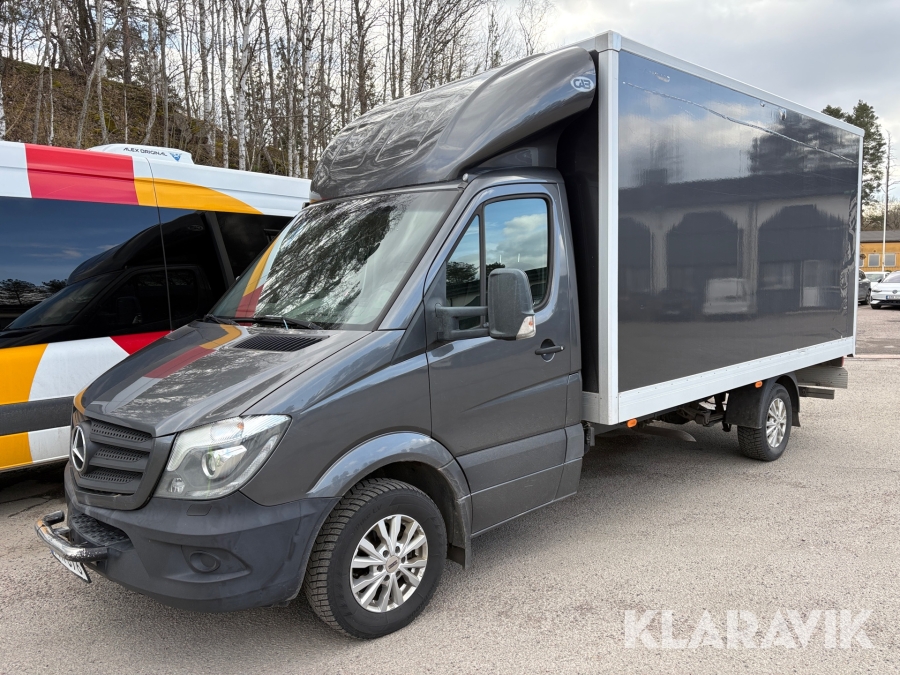Lätt lastbil Mercedes-Benz Sprinter 319 med bakgavellyft
