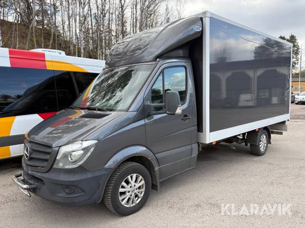 Lätt lastbil Mercedes-Benz Sprinter 319 med bakgavellyft