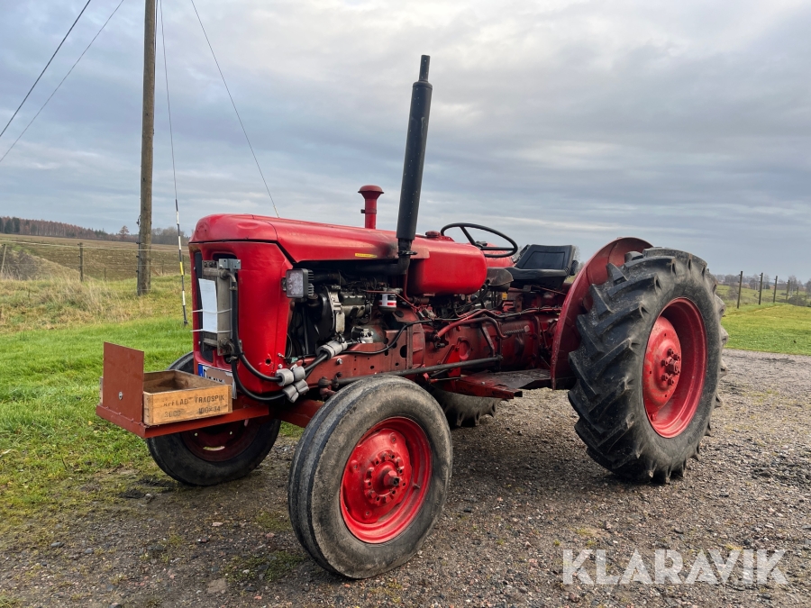 Traktor Bolinder-Munktell BM 320 Buster