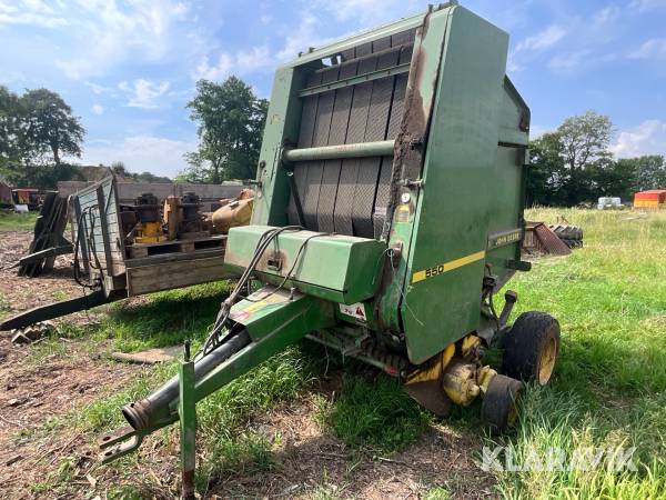 Rundbalspress John Deere 550