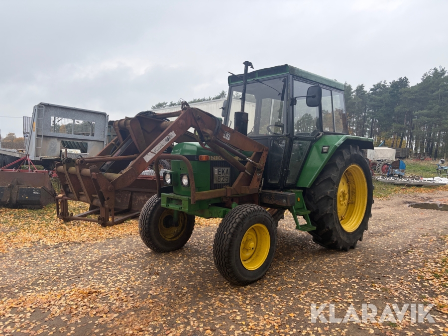 Traktor John Deere 2130 med frontlastare & redskap