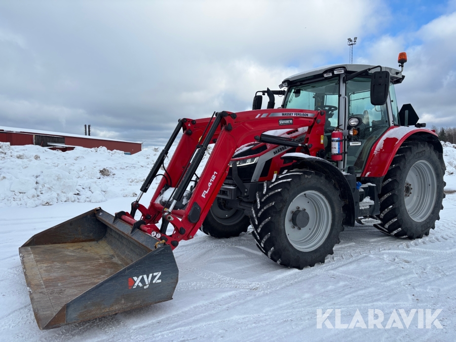 Traktor Massey Ferguson 5S.145 med lastare