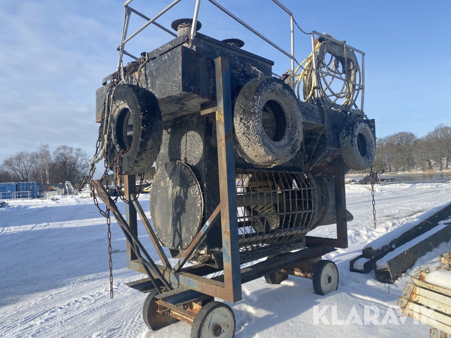 Strömbildare för isfri hamn