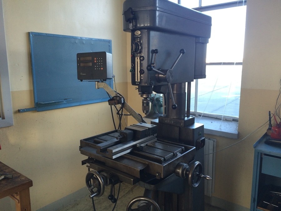 Borr/fräsmaskin med digital mätutrustning 