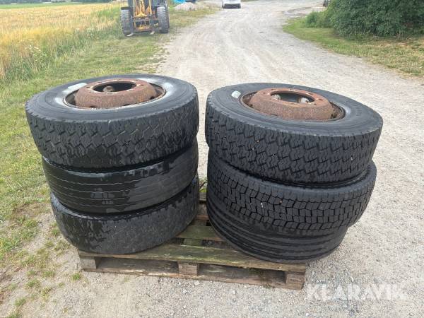 Däck på fälg 6 st 265 / 70 R19,5