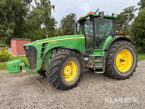 Traktor John Deere 8330