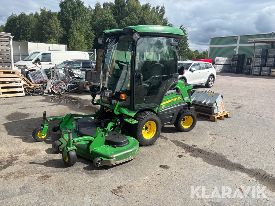 Redskapsbärare John Deere 1585 TerrainCut