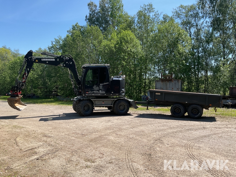 Grävmaskin Liebherr A 910 Compact med rotortilt, redskap och vagn