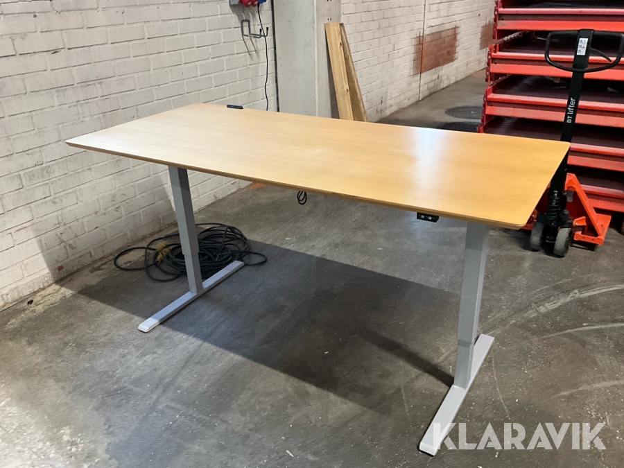 Höj och sänkbart skrivbord