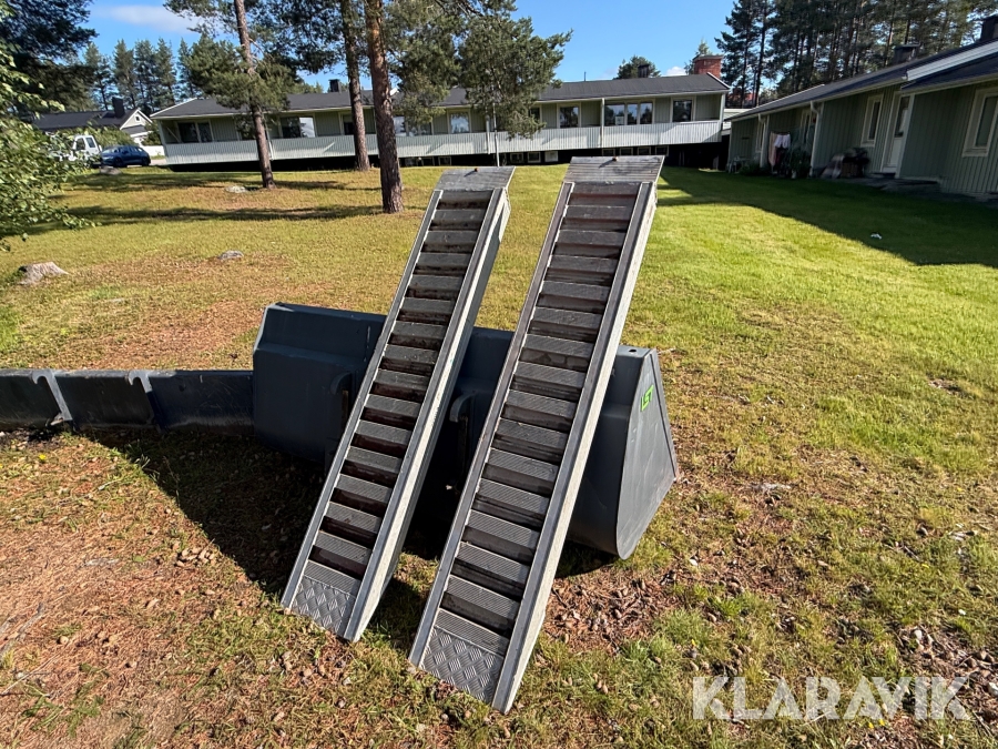 Aluminiumramper till entreprenadvagn Bevola 2.5T