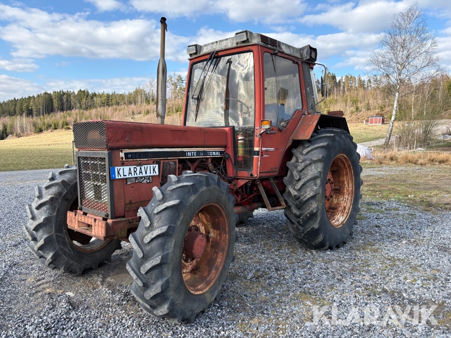 Traktor International 956XL