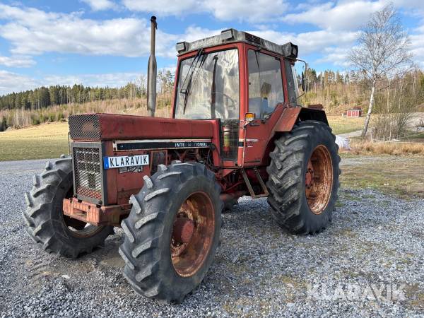 Traktor International 956XL