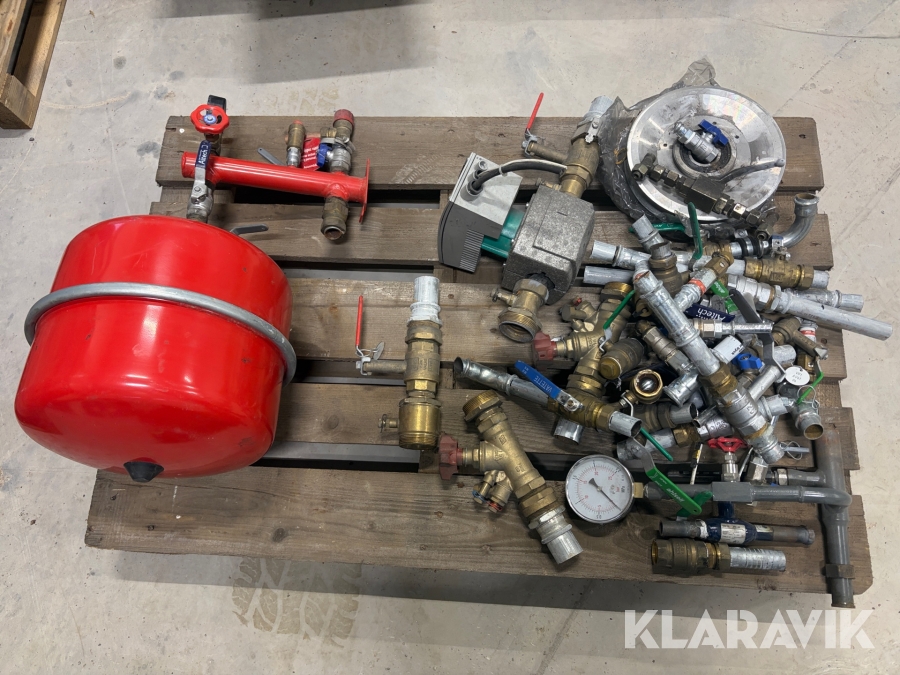 Expansionskärl med diverse rördelar Altech 1 st pall