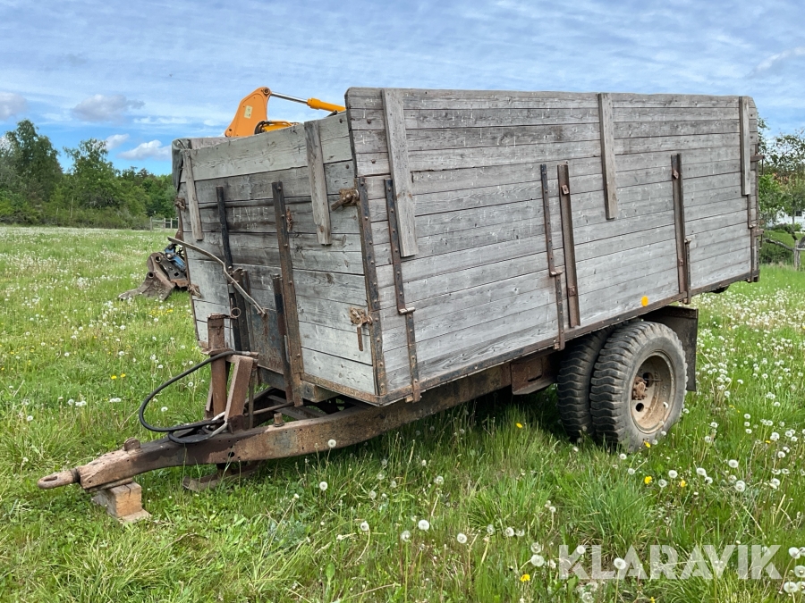 Lantbrukskärra med tipp