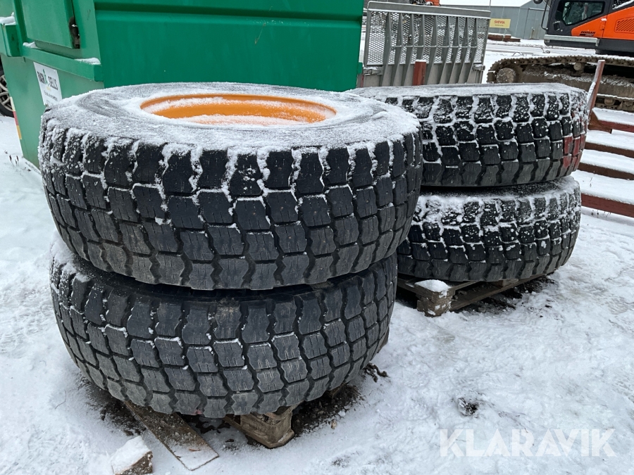 Entreprenaddäck Michelin X Snowplus 17.5R25 4 st med fälg