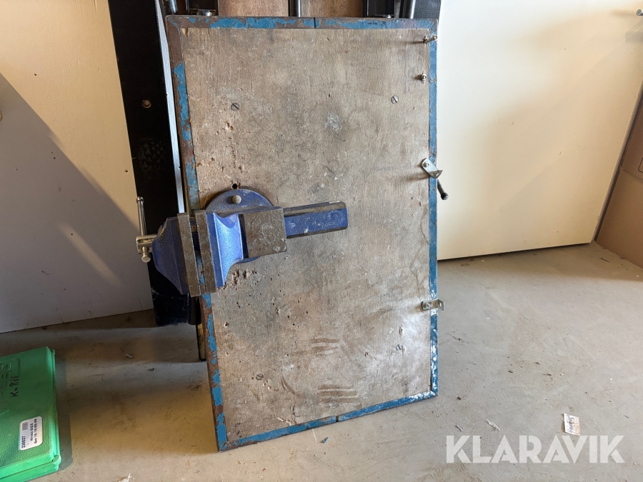 Arbetsbänk Ridgid hopfällbar med skruvstäd