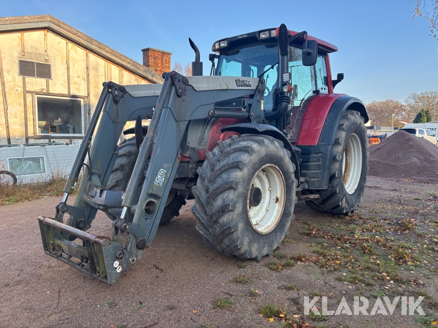 Traktor Valtra N142 med frontlastare