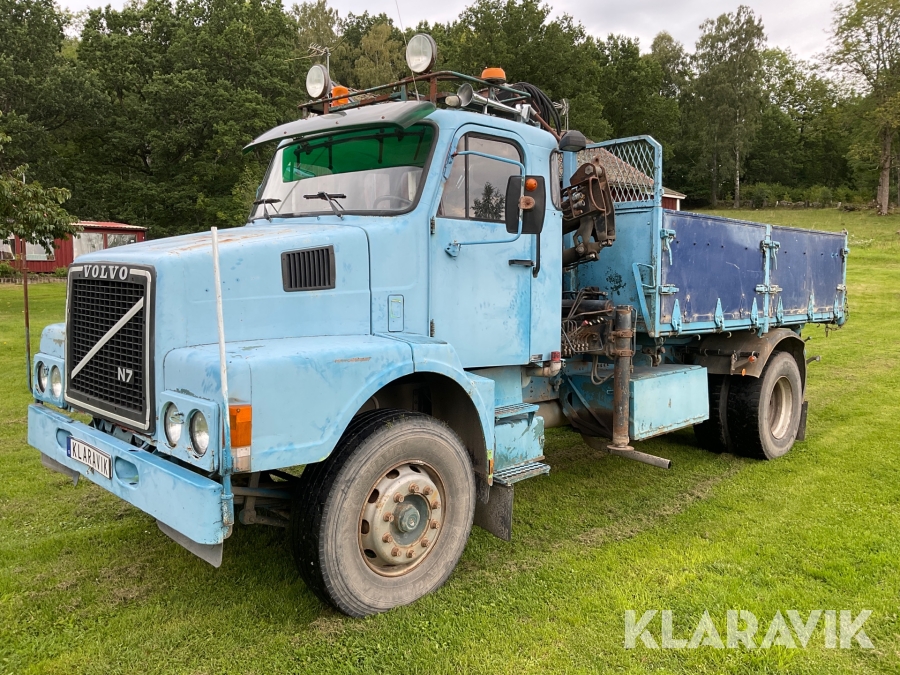 Veteranlastbil Volvo N7 med tipp och kran