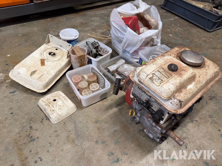 Bensinmotor Honda G28 i delar