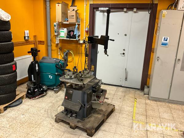 Däckmonteringsmaskin avsedd för mc Pela U-206