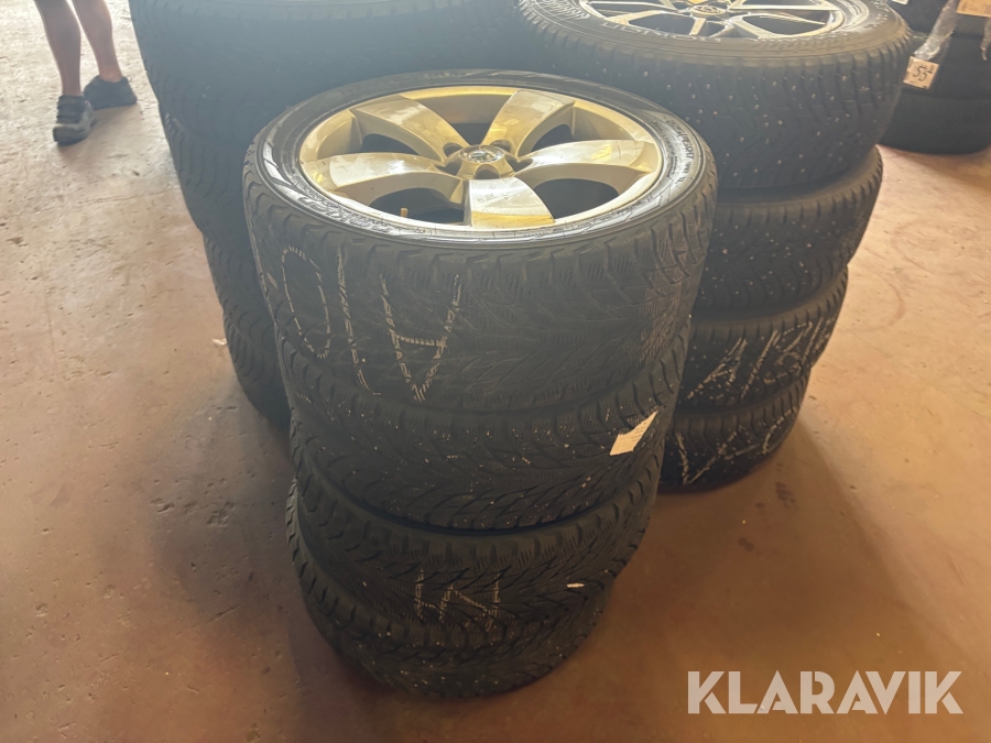 Personbilsdäck på fälg Nokian Hakkapelitta R2 225/45R17 4 st