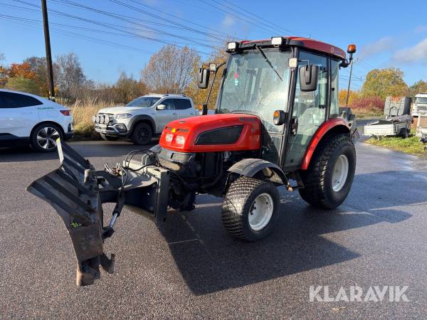 Traktor Kioti EX50 HST med vikplog och sandspridare