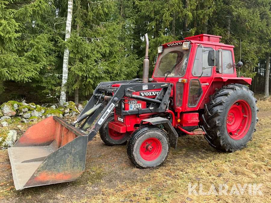 Traktor Volvo BM 2250 lastare + 6 redskap