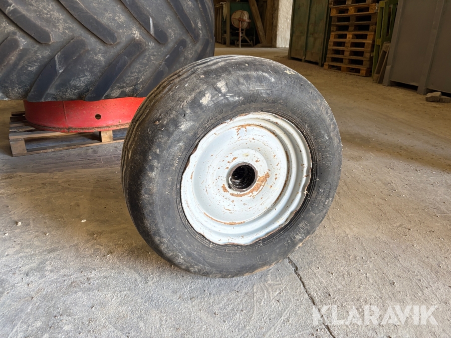 Däck Trelleborg till Överum-plog 340/55-16