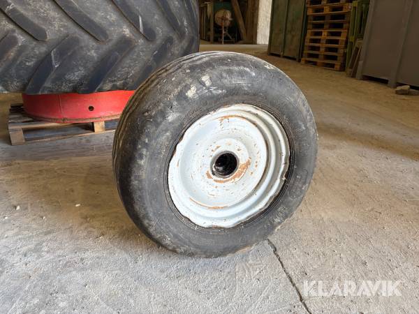 Däck Trelleborg till Överum-plog 340/55-16