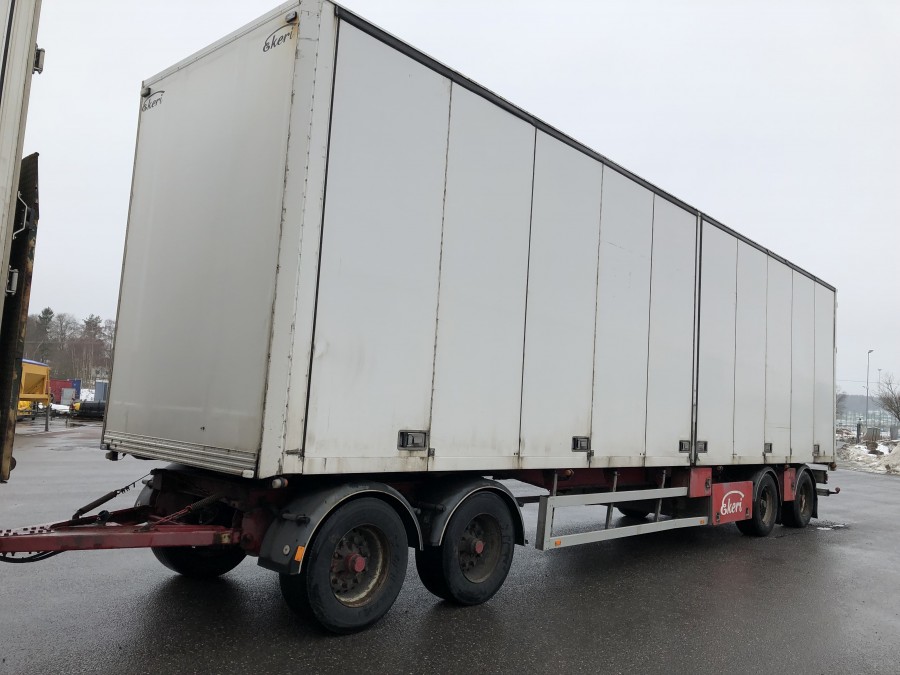 Släp med öppningsbar sida