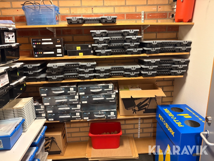Stort parti ingenjörslego Lego Education med höj & sänkbart bord