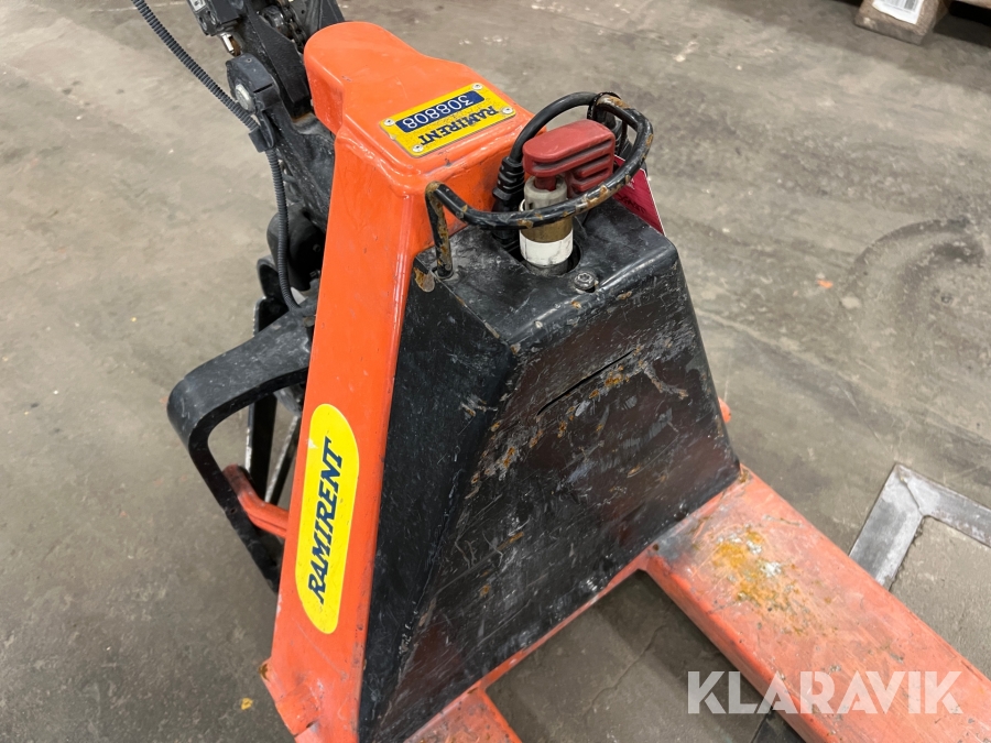 Gaffellyftvagn elektrisk BT LHT100, Svalöv, Klaravik auktio