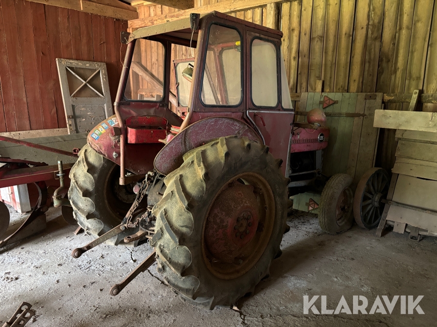 Traktor Massey Ferguson 135