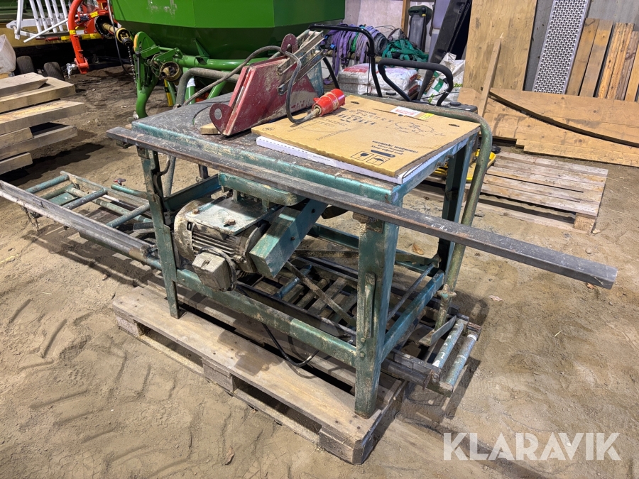 Gjerdesåg med bord
