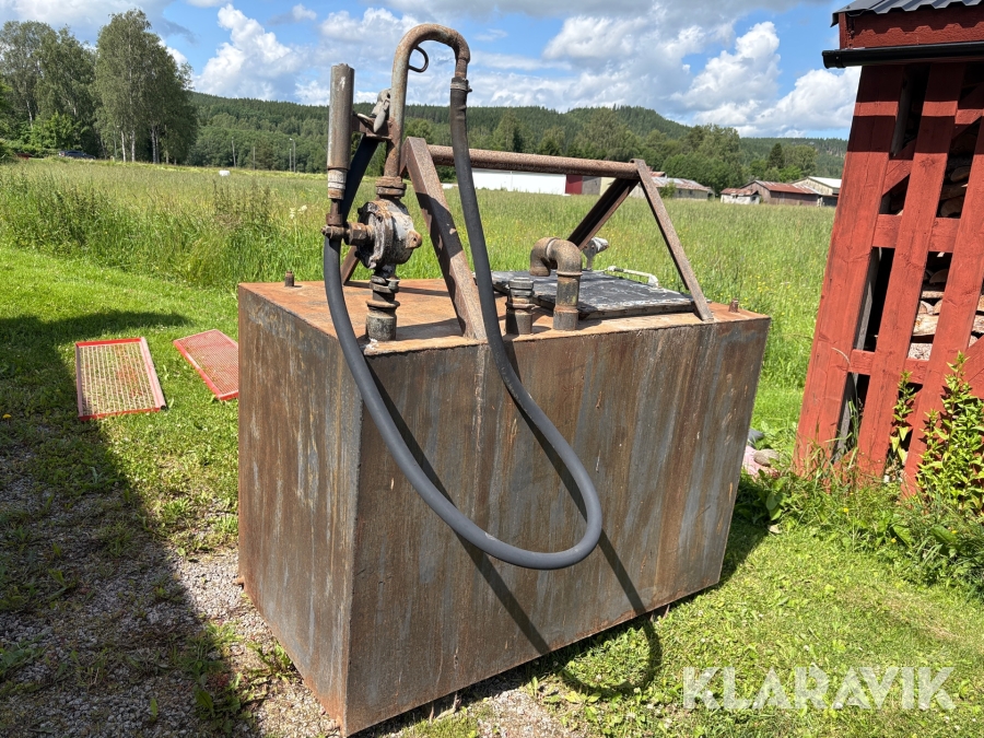 Dieseltank med pump