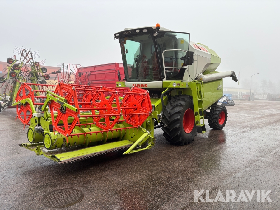 Skördetröska Claas Avero 240