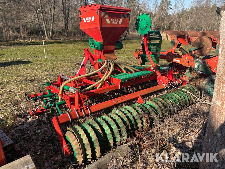Harv med frölåda Agro-Masz Grass 300/SP200