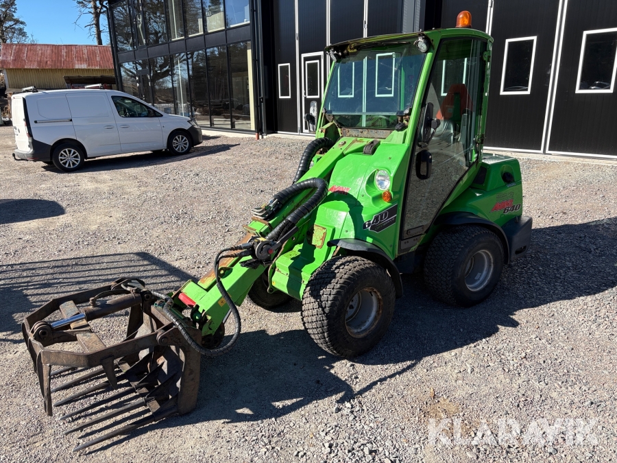 Kompaktlastare Avant 640 med Maskinsläp & redskap