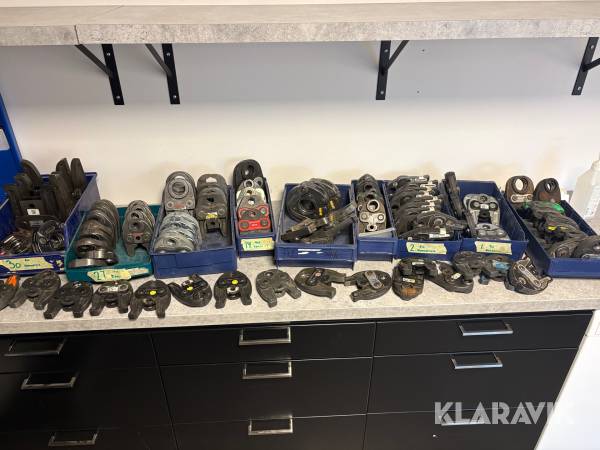 Pressbackar / presskäftar ett parti
