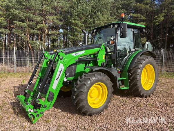 Traktor John Deere 5090M med redskap