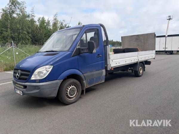 Flakbil Mercedes-Benz Sprinter 316 CDI med bakgavellyft
