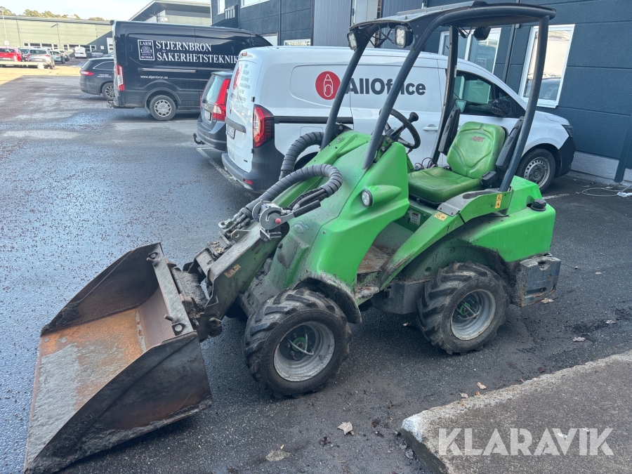 Kompaktlastare Avant 423 med skopa