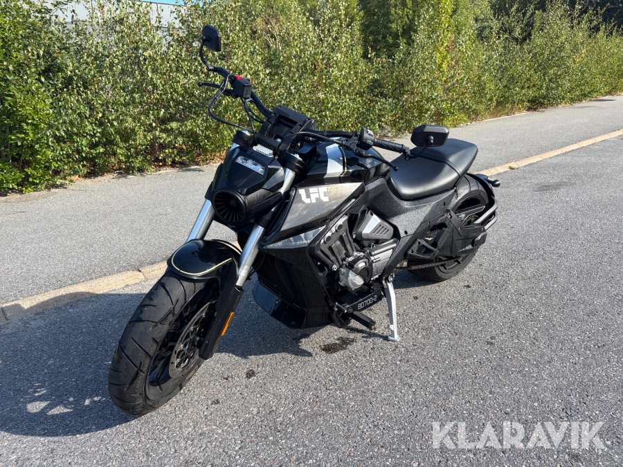 Motorcykel Benda LFC 700