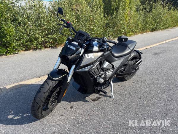 Motorcykel Benda LFC 700