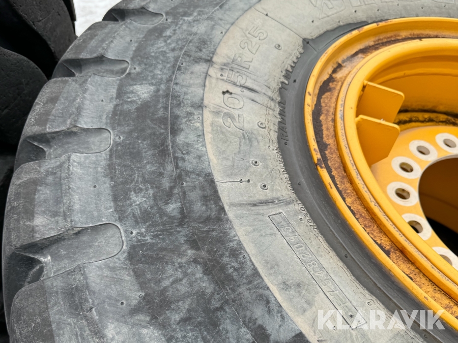 Kompletta hjul Bridgestone 20.5 R25 4 st