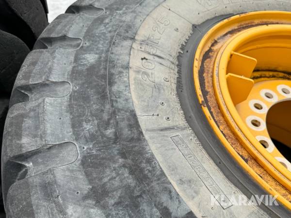 Kompletta hjul Bridgestone 20.5 R25 4 st