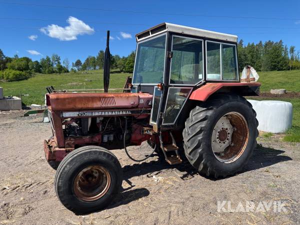 Traktor International 844