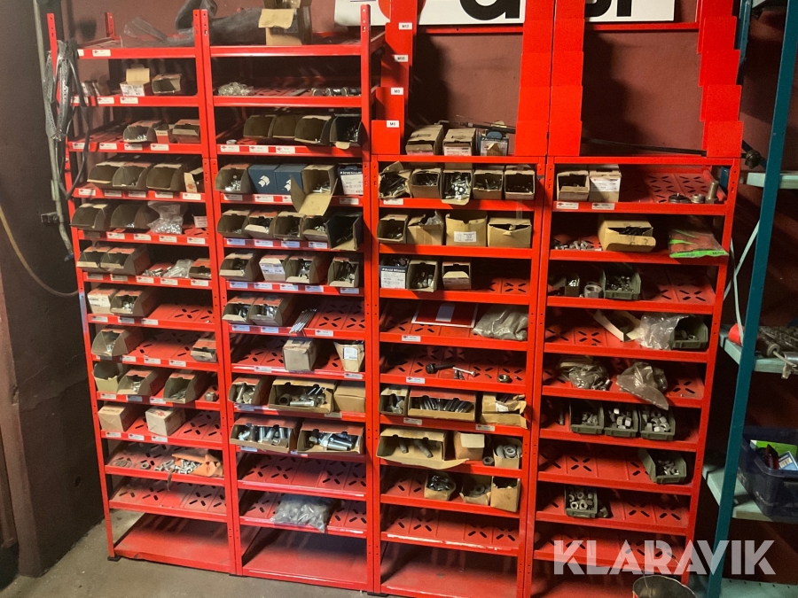 Hylla med diverse bult / skruv