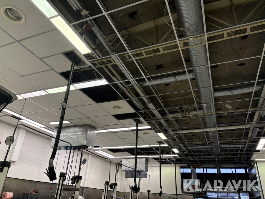 Innertak med belysning verkstad/industri